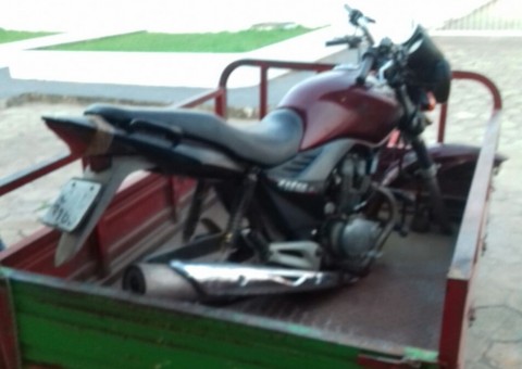 No Amazonas, polícia recupera motocicleta roubada no momento de desmanche