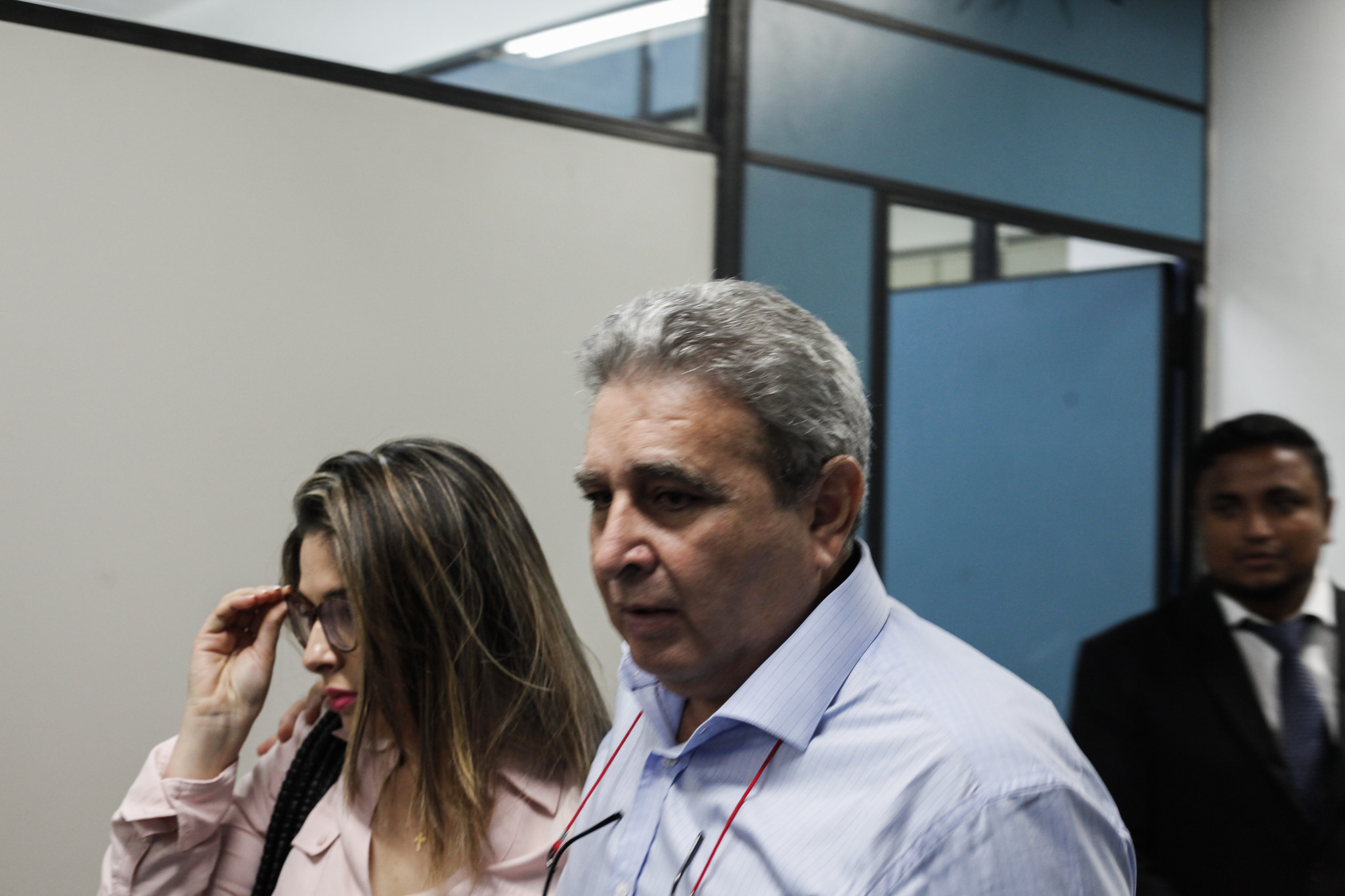 Médico suspeito de mutilar mulheres nega que cirurgia tenha causado morte de paciente