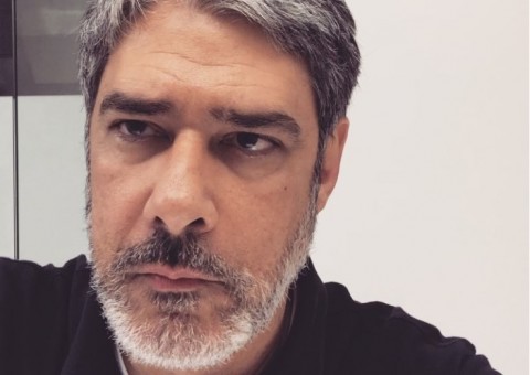   William Bonner denuncia mulher que criou 23 perfis para ameaçá-lo de morte