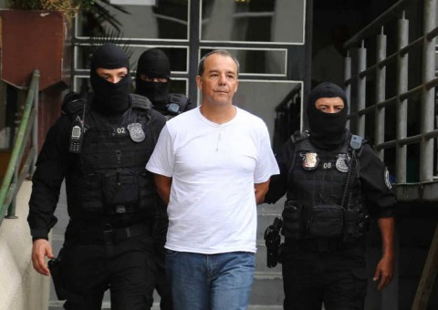 'Comportamento exemplar' garante a Cabral visita da família e TV na cela 