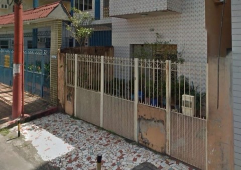 Homem é morto a tiros dentro de banheiro após ser perseguido em Manaus