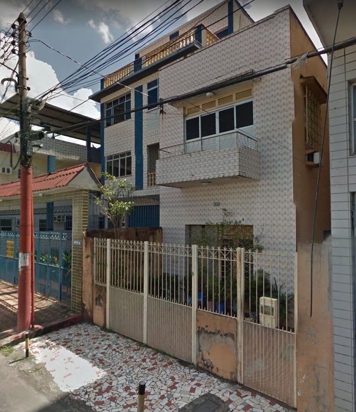 Homem é morto a tiros dentro de banheiro após ser perseguido em Manaus