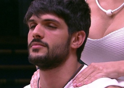 BBB18: Lucas 'causa' ao decidir com quem vai dormir no quarto do Líder   