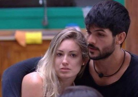 Mãe de Jéssica, do BBB 18, é alvo de xingamentos: 'quem tem noiva é ele'