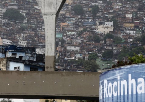 Tiroteio na Rocinha deixa um morto e suspeito ferido em mais uma noite violenta no Rio