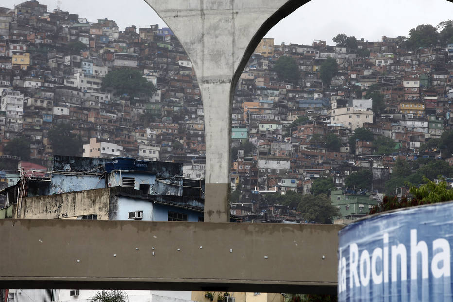 Tiroteio na Rocinha deixa um morto e suspeito ferido em mais uma noite violenta no Rio