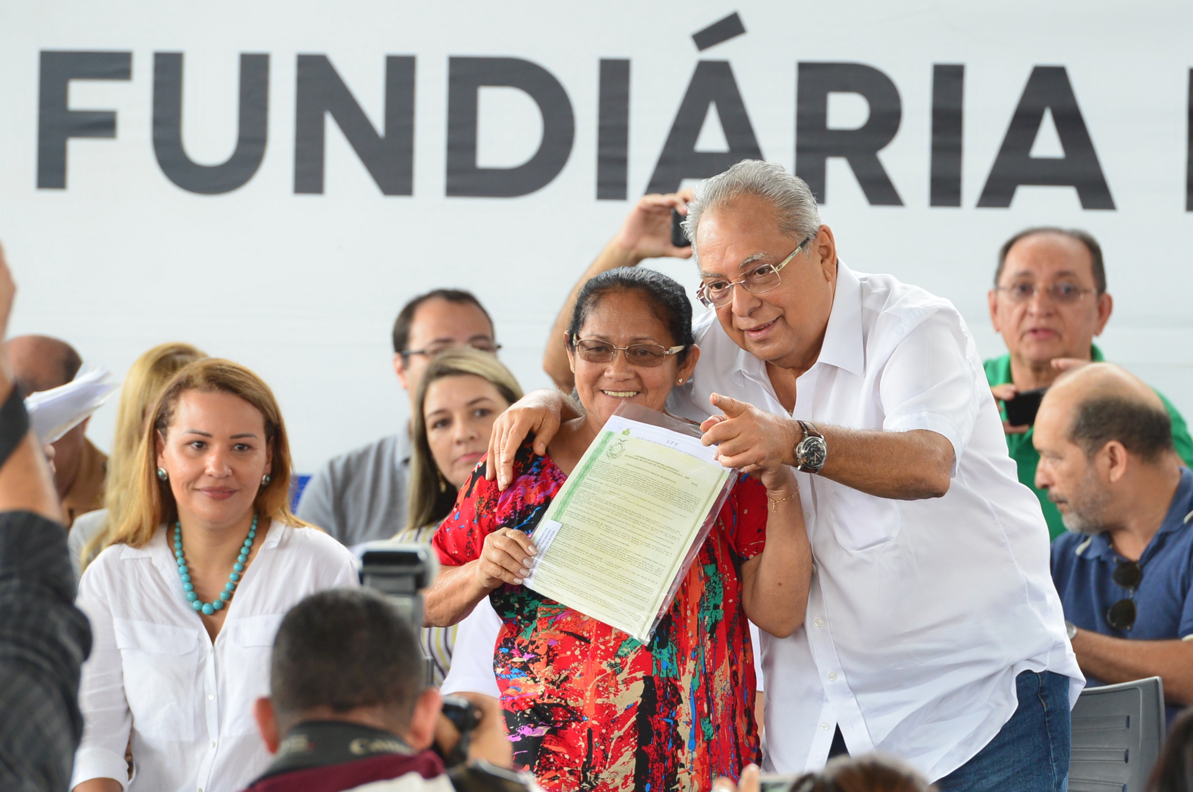 Cerca de quatro mil títulos definitivos de terra são entregues em Manaus