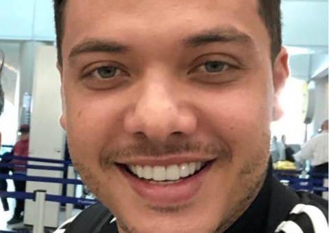 Em Manaus, Wesley Safadão  aproveita passeio de barco e tambaqui assado