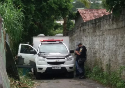 Homem é encontrado morto em beco de Manaus