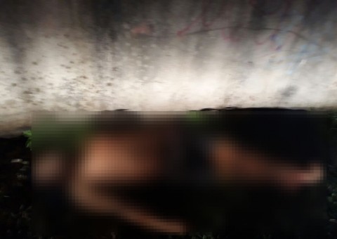 Homem é assassinado com 12 golpes de faca em Manaus