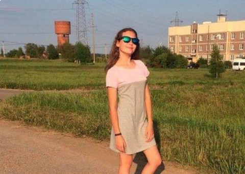 Adolescente morre eletrocutada no banheiro após celular cair na água