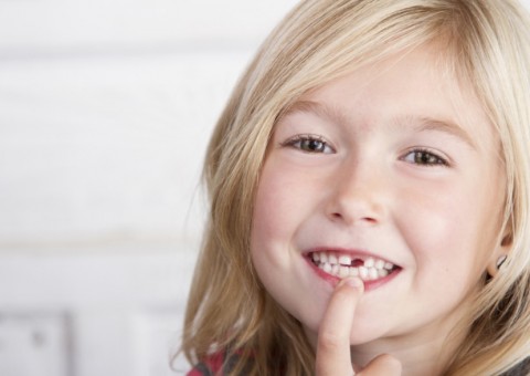 3 erros que a maioria dos pais comete quando os dentes da criança estão moles