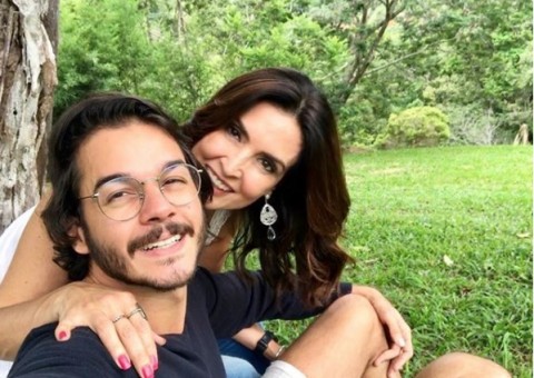 Namorado de Fátima Bernardes vende cerveja em bloco de carnaval