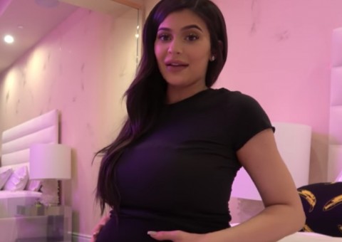 Kylie Jenner mostra rostinho da terceira filha de Kim Kardashian em vídeo