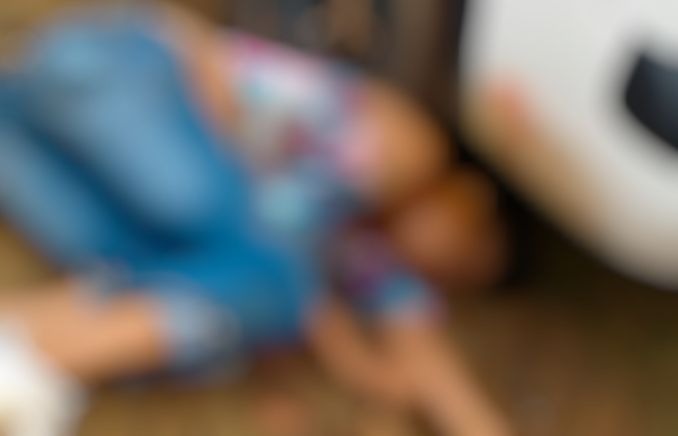 Moradores ouvem tiroteio na madrugada e encontram mulher morta em poça de sangue