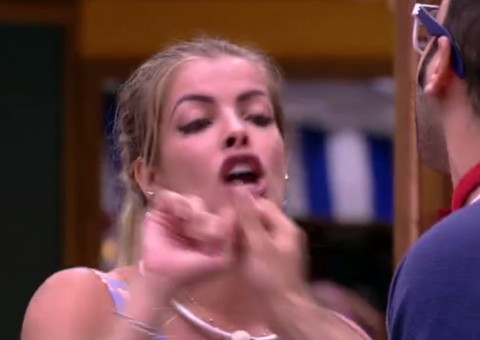 BBB18: Mahmoud e Jaqueline brigam feio e brother dispara: 'Você fez uma promessa e não cumpriu'