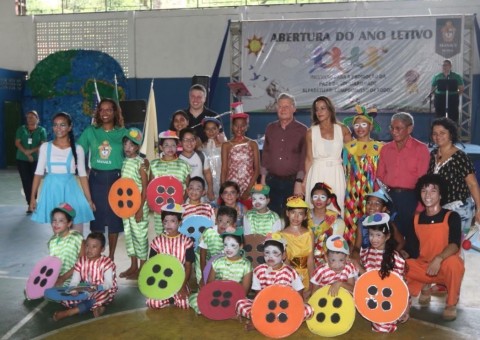 Ano letivo da rede municipal inicia com mais de 230 mil alunos matriculados