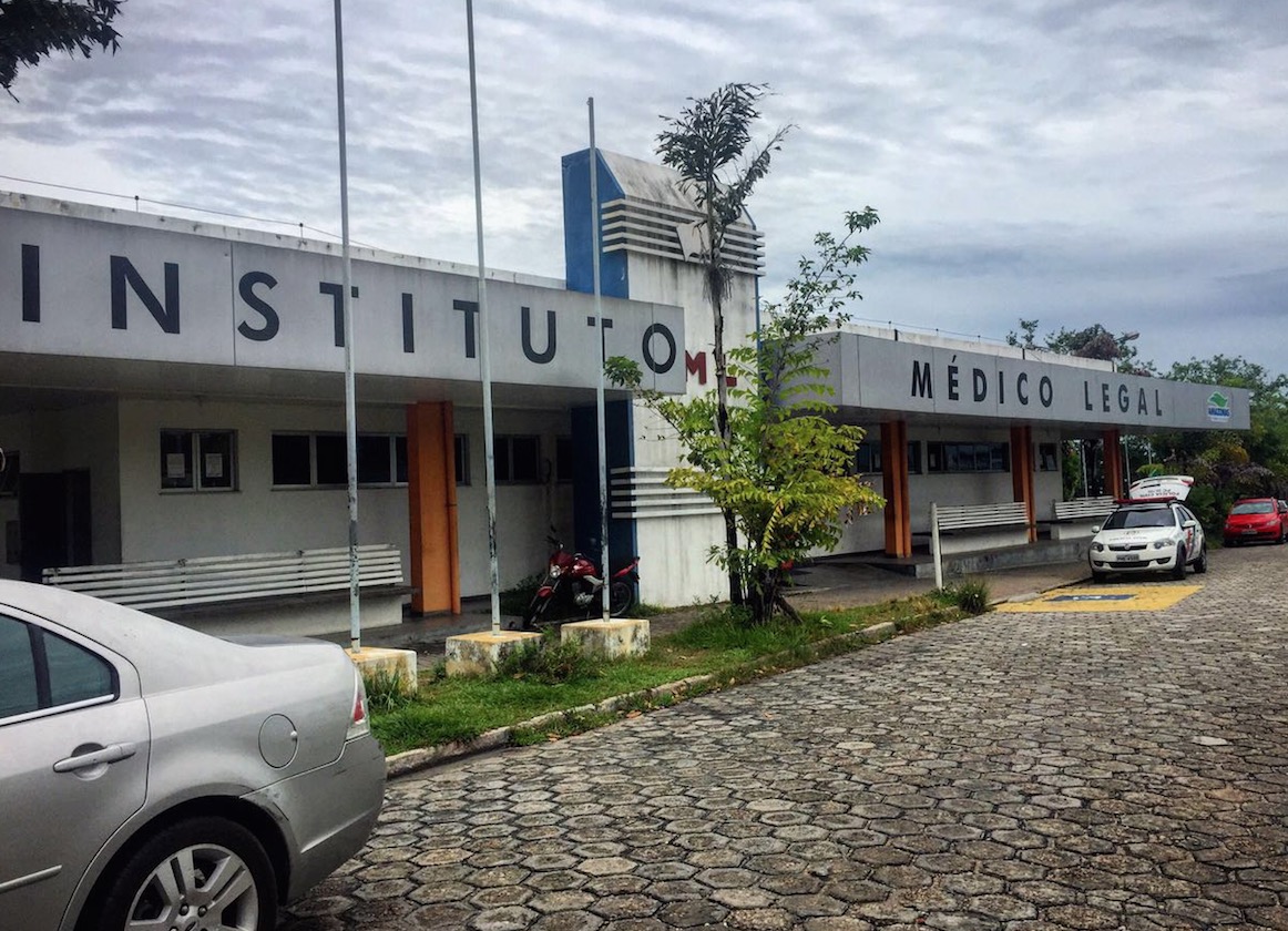 Corpo de jovem esfaqueado é encontrado às margens de avenida em Manaus