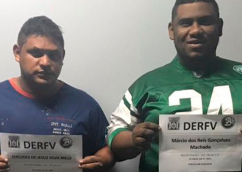 Dupla é presa acusada de usar tecnologia para alterar sinais de motos furtadas em Manaus