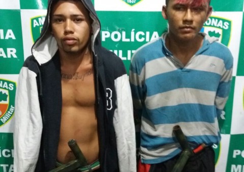 Novinhos com drogas são ‘dedurados’ por GPS de moto roubada e acabam presos em Manaus