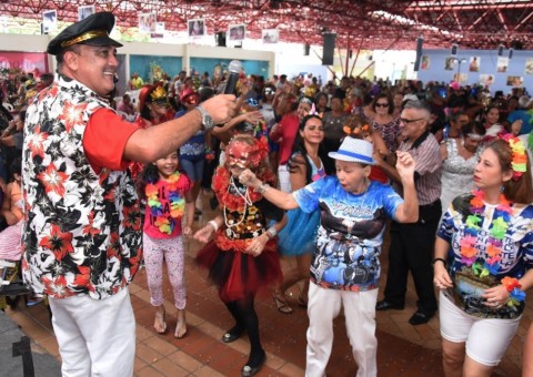  Desfile de Carnaval do projeto Vidativa movimenta Arena Amadeu Teixeira