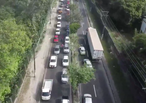 Trânsito fica congestionado após perseguição de grupo armado em Manaus
