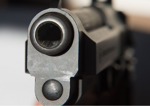 Adolescente morre após confronto entre suspeitos e PMs na Maré