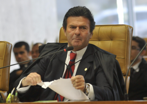 Luiz Fux toma posse como presidente do TSE