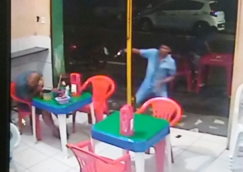 Com dois tiros no peito, homem é executado em lanchonete de Manaus