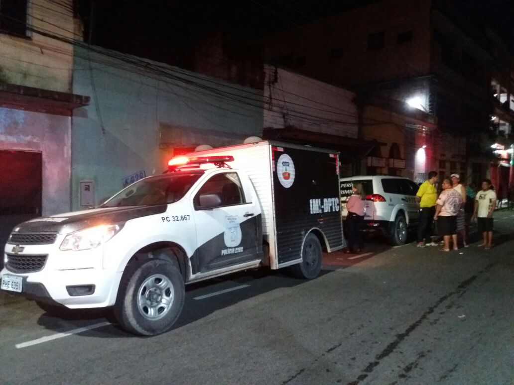 Com dois tiros no peito, homem é executado em lanchonete de Manaus