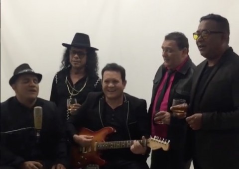 Ximbinha desiste de contratar cantora e muda nome da banda de novo