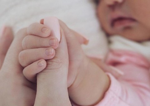 Primeira foto da filha de Kylie Jenner é a mais curtida do Instagram