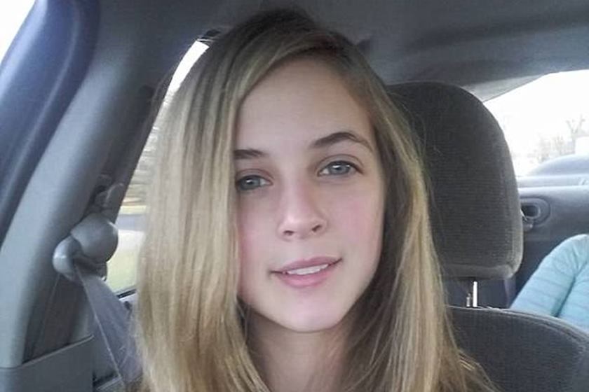 Pai e madrasta obrigam jovem a cortar cabelo após ela fazer luzes