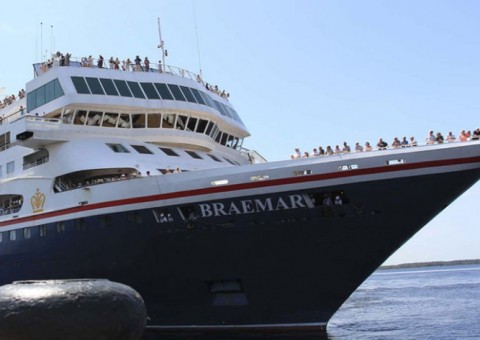 Mais de mil turistas chegam a Manaus em cruzeiro de luxo