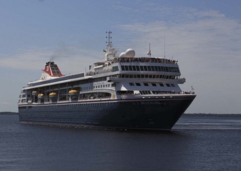 Mais de mil turistas chegam a Manaus no M/S Braemar