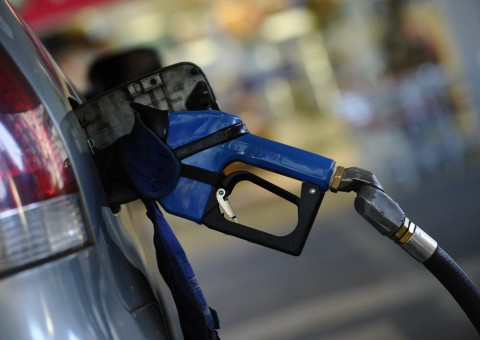 Petrobras anuncia redução do preço da gasolina em 3% nas refinarias