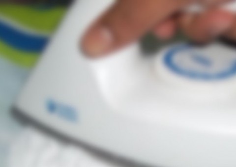 Após revelar que sofreu abuso, menino é torturado pelo pai com ferro quente em órgão genital