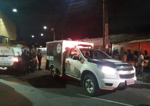 Jovem é assassinado dentro do bar da própria mãe em Manaus