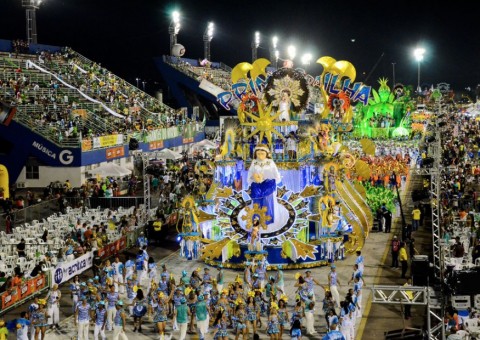 Desfile oficial do Carnaval de Manaus leva 20 horas de programação para o Sambódromo