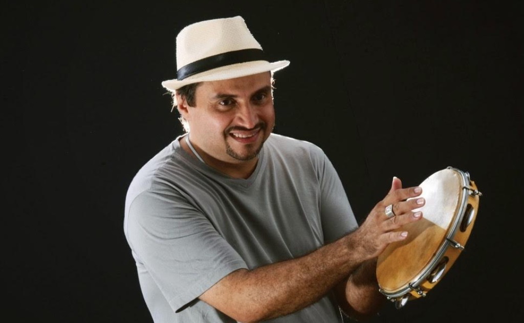 Junior Rodrigues agita sexta-feira com marchinhas e muito samba