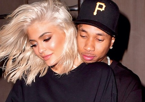  Ex-namorado de Kylie Jenner exige teste de DNA para provar que filha é dele