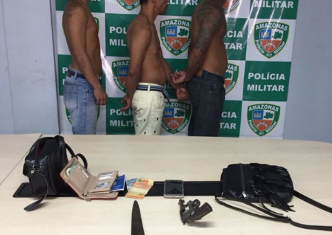 Armado com facão e revólver, trio é preso após fazer arrastões por Manaus