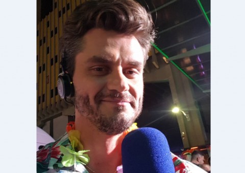 Repórter no Carnaval, Marcos Harter diz que RedeTV! lhe liberou 'para pegar geral'