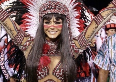   Viviane Araújo arrasa como índia na Mancha Verde: 'dona do Carnaval brasileiro'  