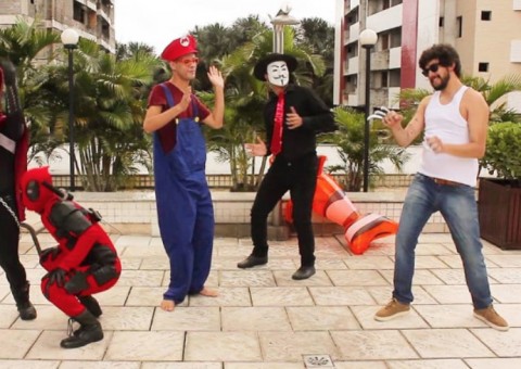 Inspirado em super-heróis, grupo realiza Carnaval 'Nerd' em Manaus