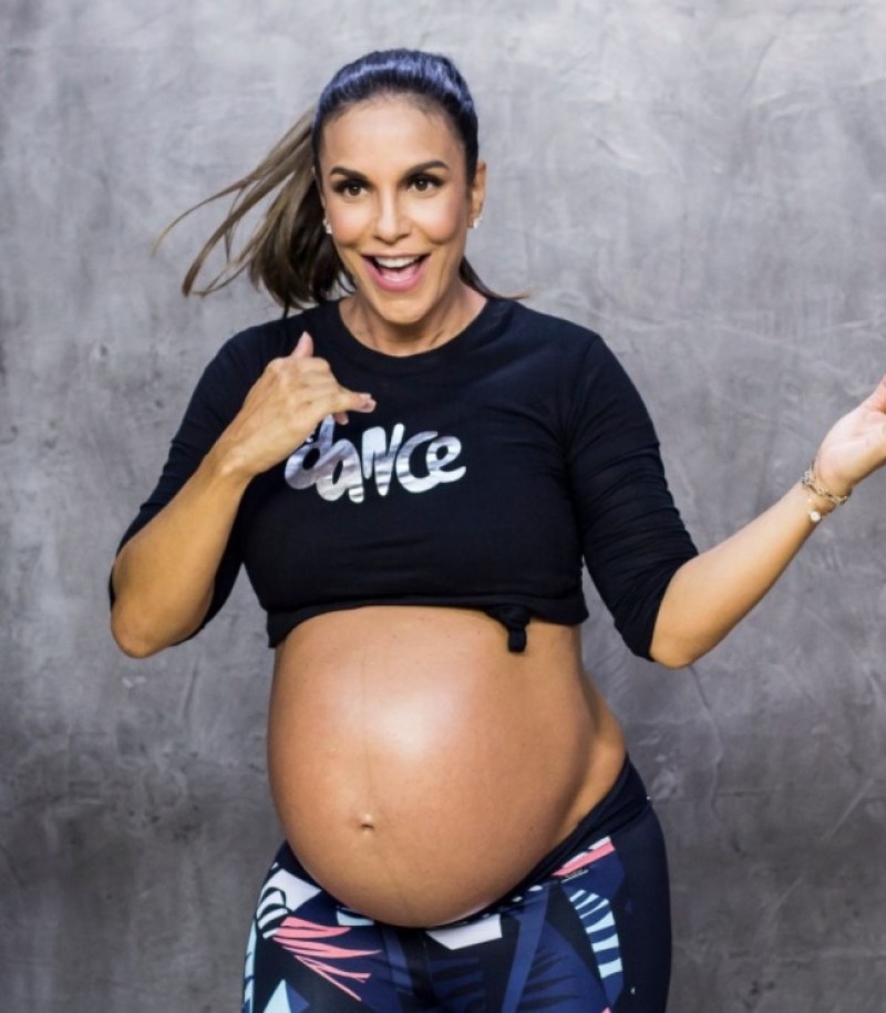 Marido de Ivete Sangalo revela rostos de gêmeas em foto