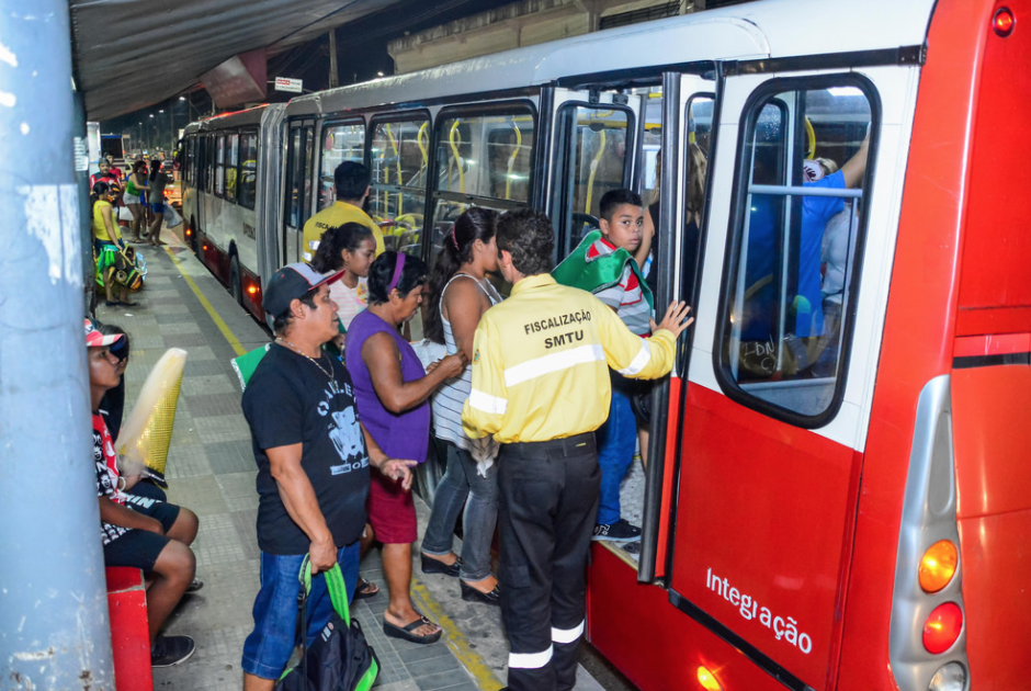 Saiba como vai funcionar o transporte coletivo após desfile no Sambódromo