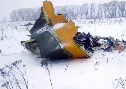 Avião com 71 pessoas a bordo cai perto de Moscou, na Rússia