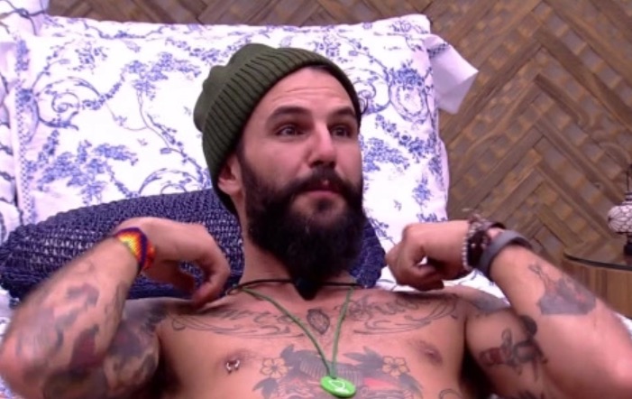 BBB18: Pênis de Wagner escapa de cueca e fica exposto durante toda a madrugada