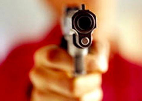 Na frente de foliões, jovem é morto a tiros em bloco de Carnaval no Amazonas